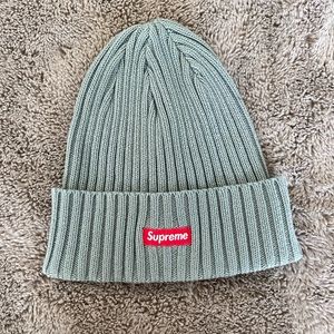 Supreme logo beanie
